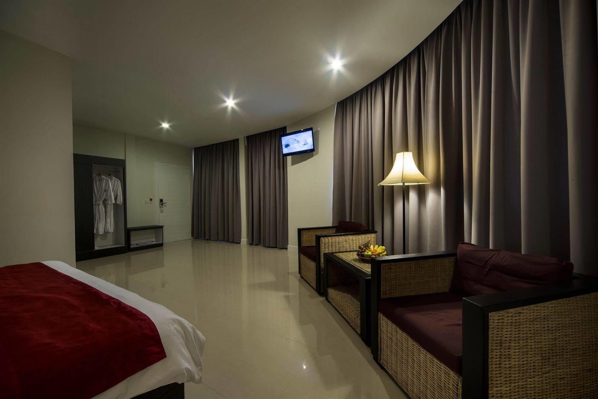 โรงแรมอัลตอส พนมเปญ ภายนอก รูปภาพ